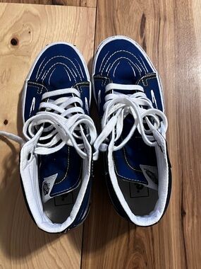Vans Off the Wall, Navy and White High-Top Sneakers
